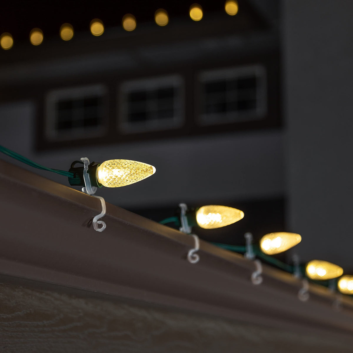 HLO Lighting Christmas Light Clip | All in One Plus | Use with C9, C7, and LED Mini Lights | Christmas Light Hangers for Gutters | 100 Pack