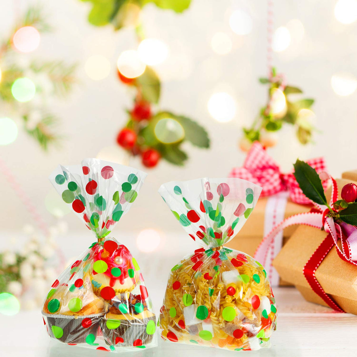 HESTYA 50 Counts 5 x 11 Inches Christmas Flat Clear Cellophane Treat Bags Block Bottom Patterned Storage Sweet Bags Twist Ties for Xmas Party Favor(Green, Red Wave Point)