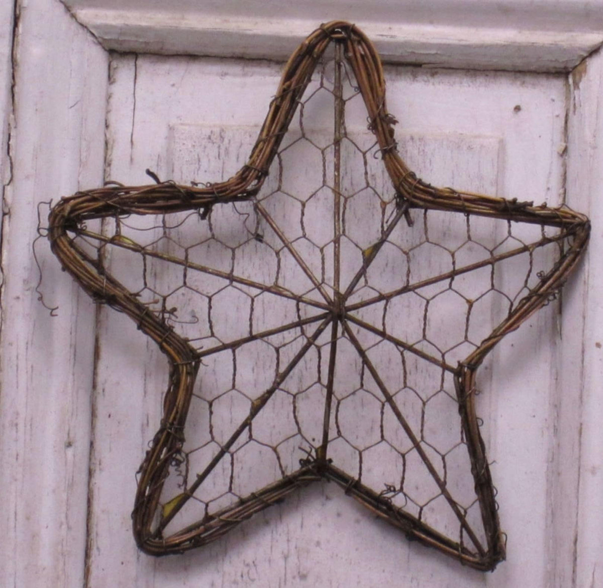 HAPPY DEALS ~ Rustic Chicken Wire Star Wall Decor, Grapevine Frame, 8 Inch, Set of 2 (2 Pc Star - 8 inch- 3d)
