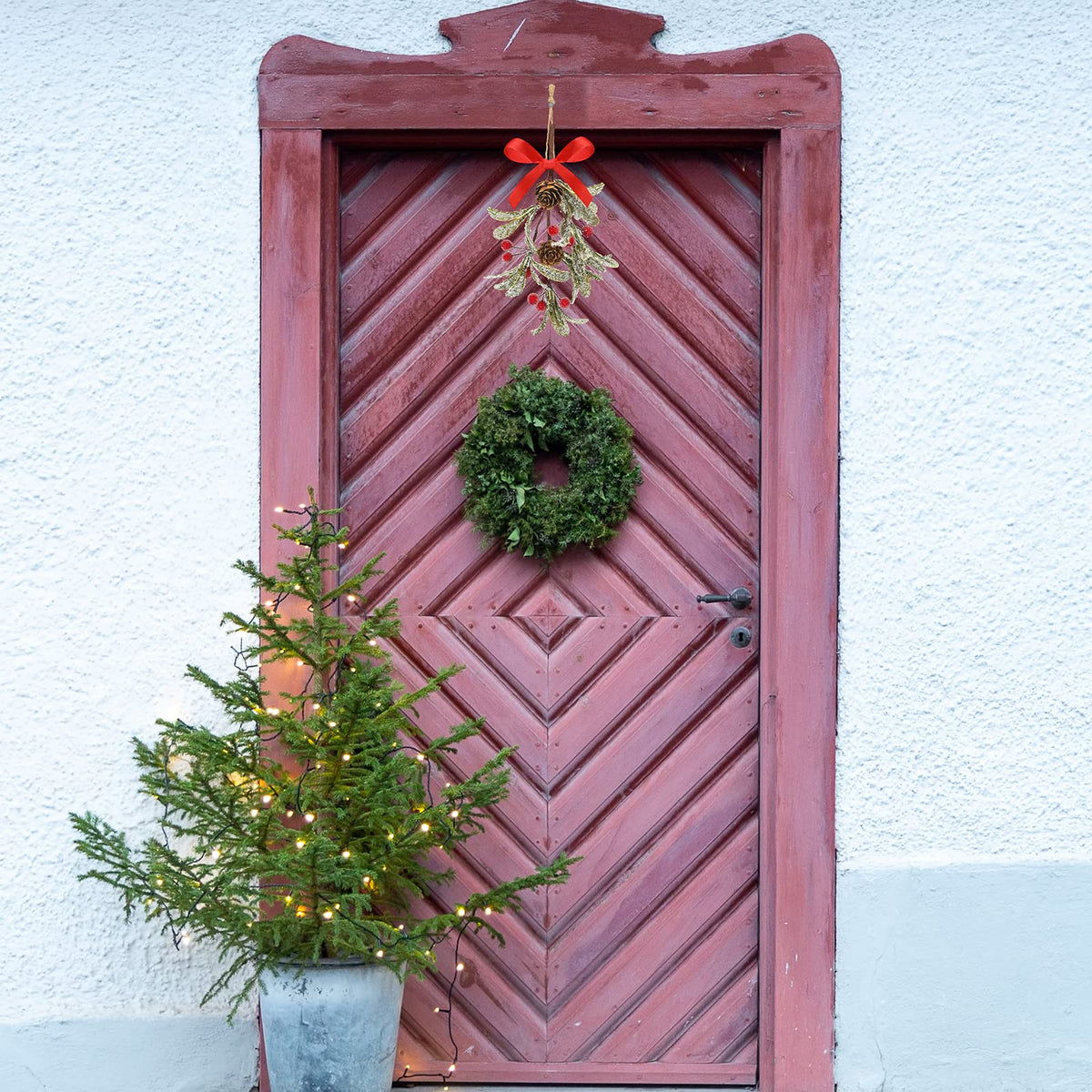 Giegxin 1 Piece Christmas Artificial Mistletoe Ornament with Bow Christmas Hanging Mistletoe Decoration Bouquet Floral Natural Pine Cones Holiday Decor Ornament Bouquet (Stylish Style,Red)
