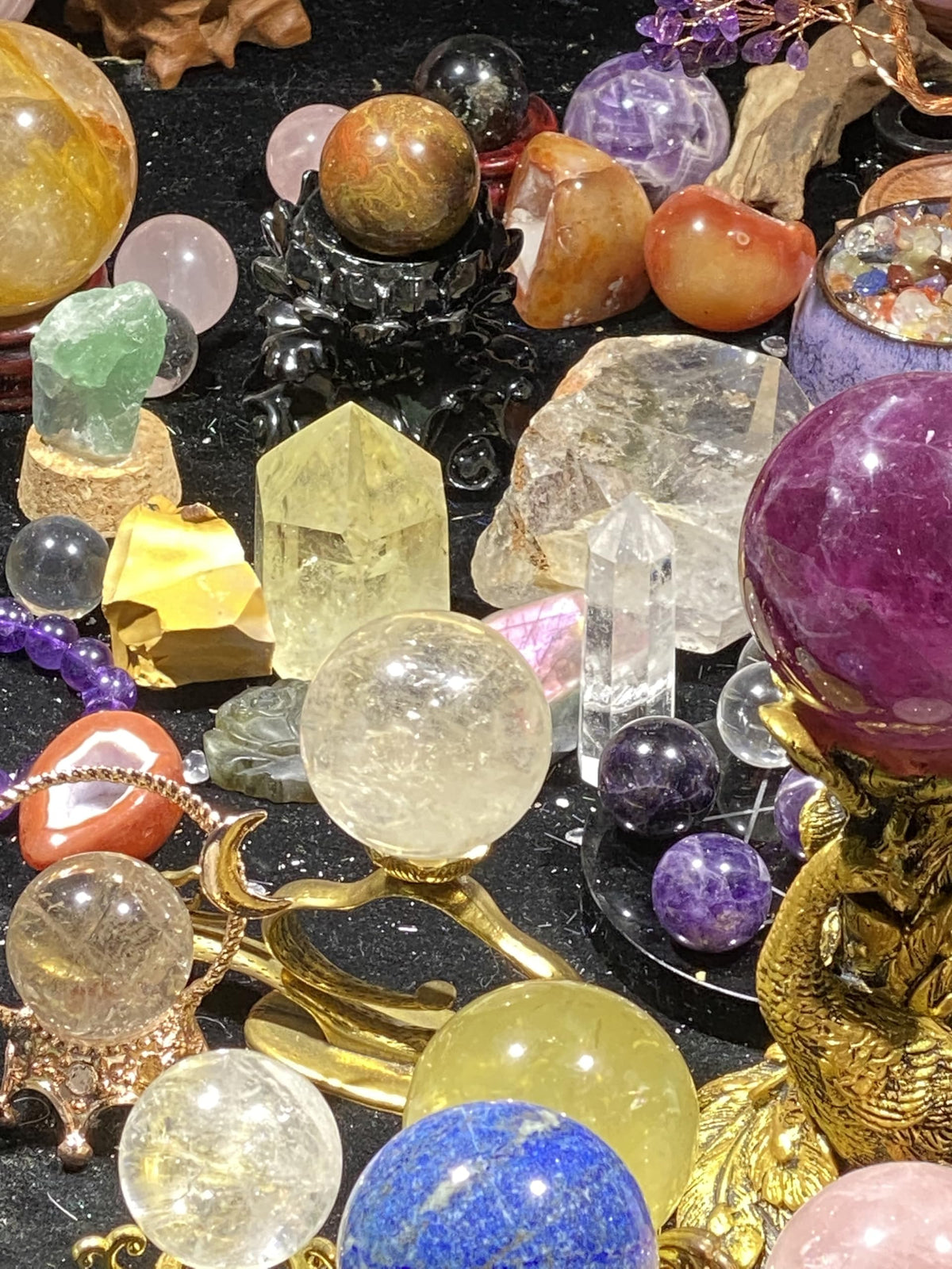 CrystalHola 1lb Mystery Crystal Box, Randomly Selected with Polished Natural Crystal for Home Office Decoration, Birthday Gifts
