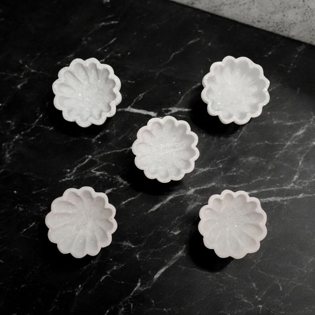 Varenthe HOME Luxury Marble Urli | Marble Key Bowl | Scalloped Fluted Decorative Bowl | Handcrafted Natural Bowl for Home & Festive Decoration | Key Holder (1 Piece)