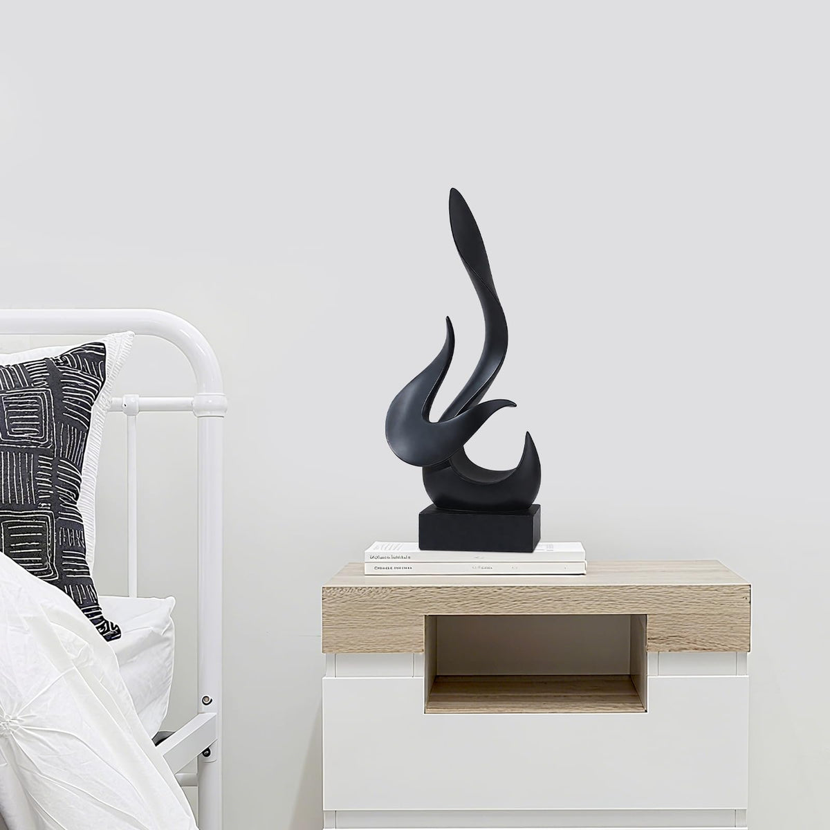 Bocnity Modern Flame Sculpture Decor Flame Statue Resin Sculptures Abstract Art Figurines Centerpiece Sculpture for Home Decor Living Room Stand Coffee Table Office Decor(Black-B)