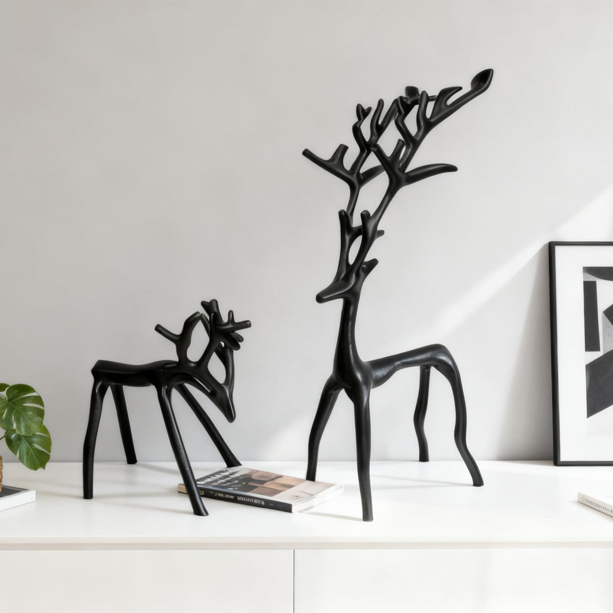 Two-Piece Set of Black Reindeer Statues,Modern Metal Ornaments,Elegant Indoor Festive Table Settings, Suitable for Fireplace mantels, Living Rooms, bedrooms, Offices, and Other Home décor.