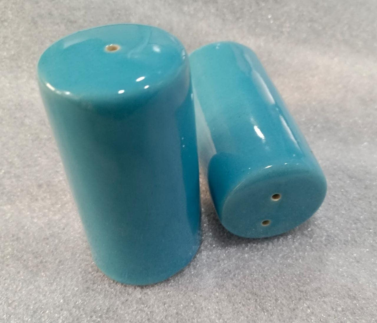 Salt and Pepper Shakers set Farmhouse Kitchen Decor Ceramic Salt Shaker - Wedding Registry Ideas Gifts Salt and Pepper Set Holder Table Décor,Modern Table Ceramic Shakers - Sky Blue