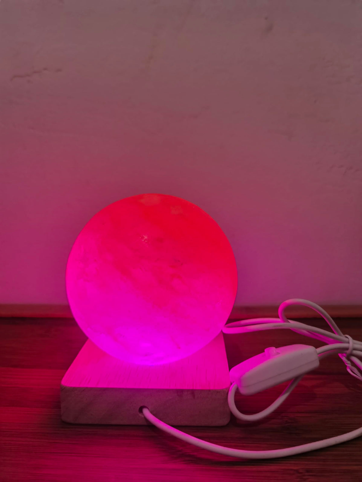 YZYOE USB Colour Gradient Himalayan Salt lamp, Solid Wood Base Atmosphere Decoration Rotundity Salt lamp with Remote Control, Natural Crystal Stone Bedside Night Light, Handmade Crafts.
