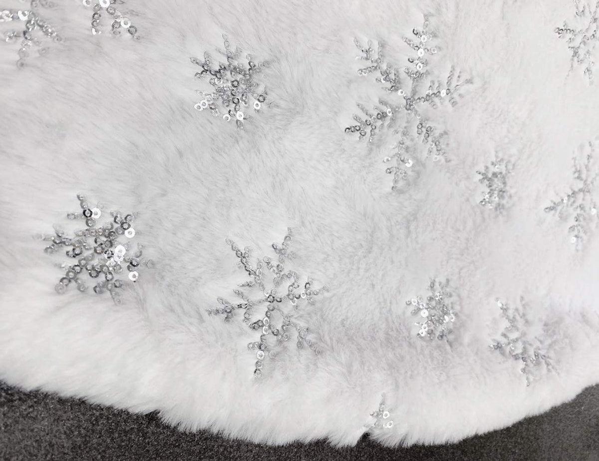 CHICHIC 48 Inch Large Christmas Tree Skirt White Tree Skirt Xmas Faux Fur Tree Skirts Christmas Decorations for Holiday Tree Ornaments Christmas Party Home Decorations with Sequin Silver Snowflakes