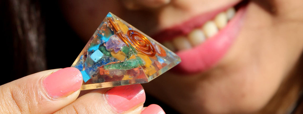 Jet New Chakra Single Baby Pyramid 20-25 mm Free Booklet Crystal Therapy Chokurei X-mas Crystal Gemstones Rare Unique Image is JUST A Reference.