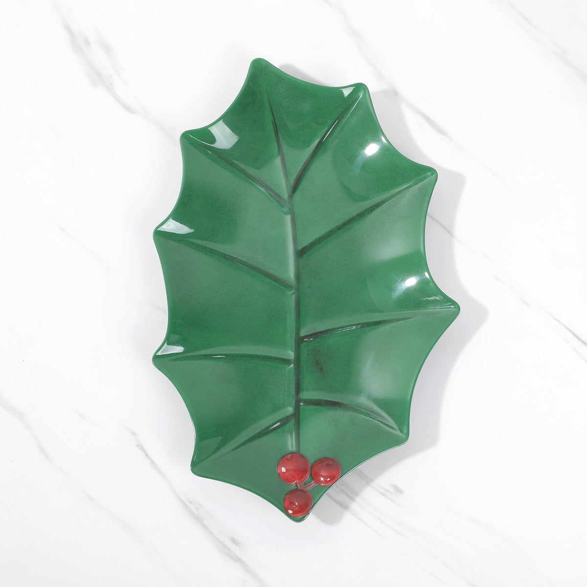 UPware Holly Leaf-Shaped Melamine Serving Platter, Green Holiday Tray with Red Berry Accent, Break-Resistant BPA-Free Christmas Dish for Cookies, Snacks, or Appetizers, 16 x 10 Inch