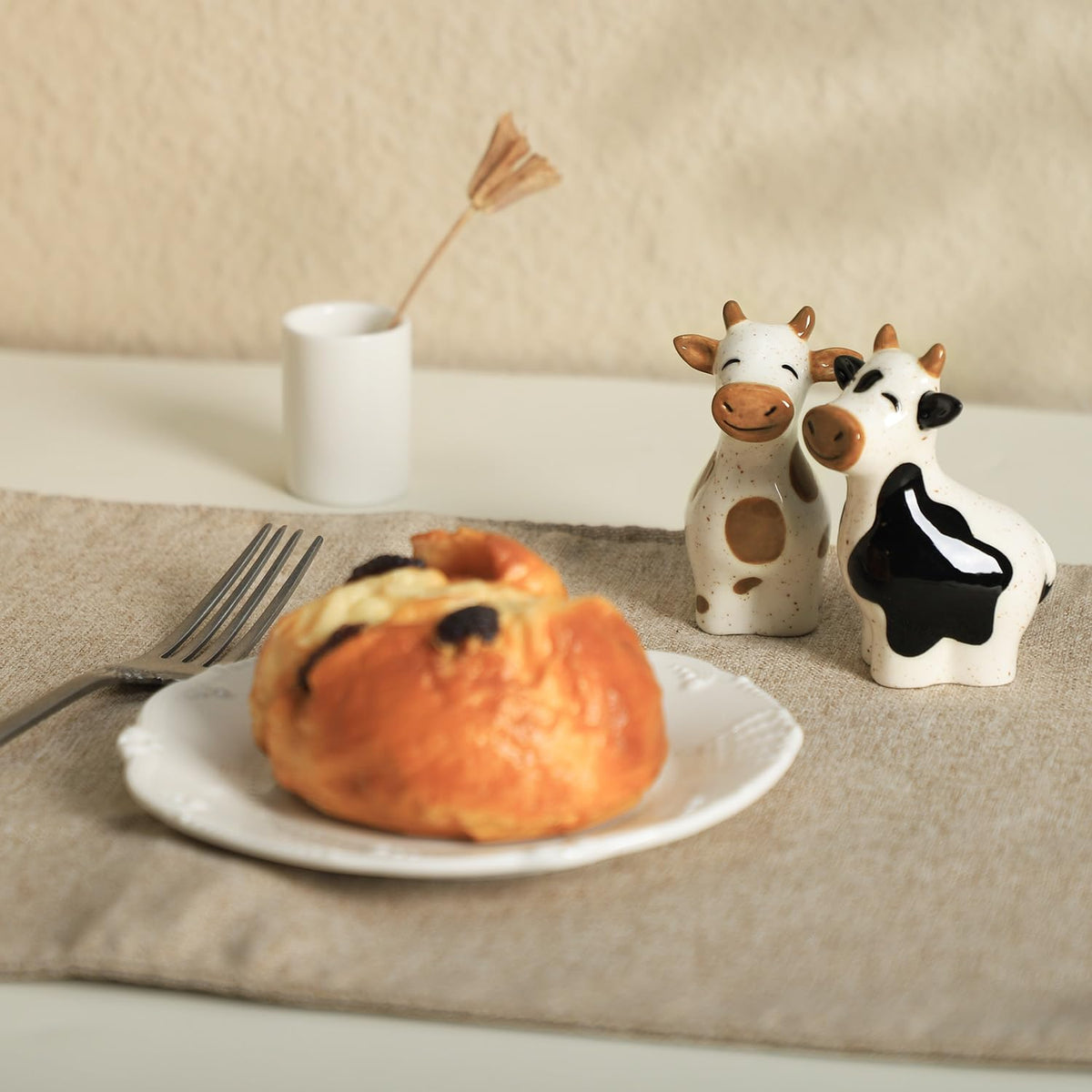 Bicuzat Ceramic Cartoon Cows Shape Salt & Pepper Shakers Set, Hand-Painted Cows Salt and Pepper Shakers, 2 PCS Set-Brown-B