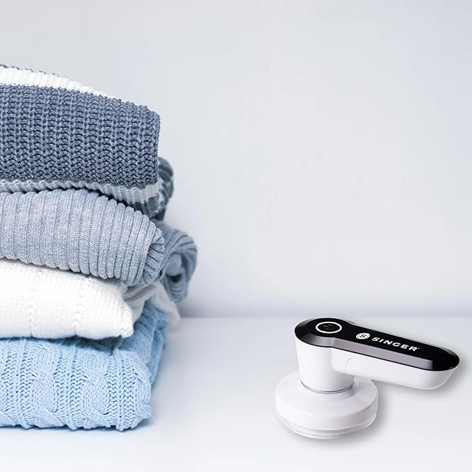 SINGER Compact Fabric Shaver and Lint Remover | Portable, Battery Operated