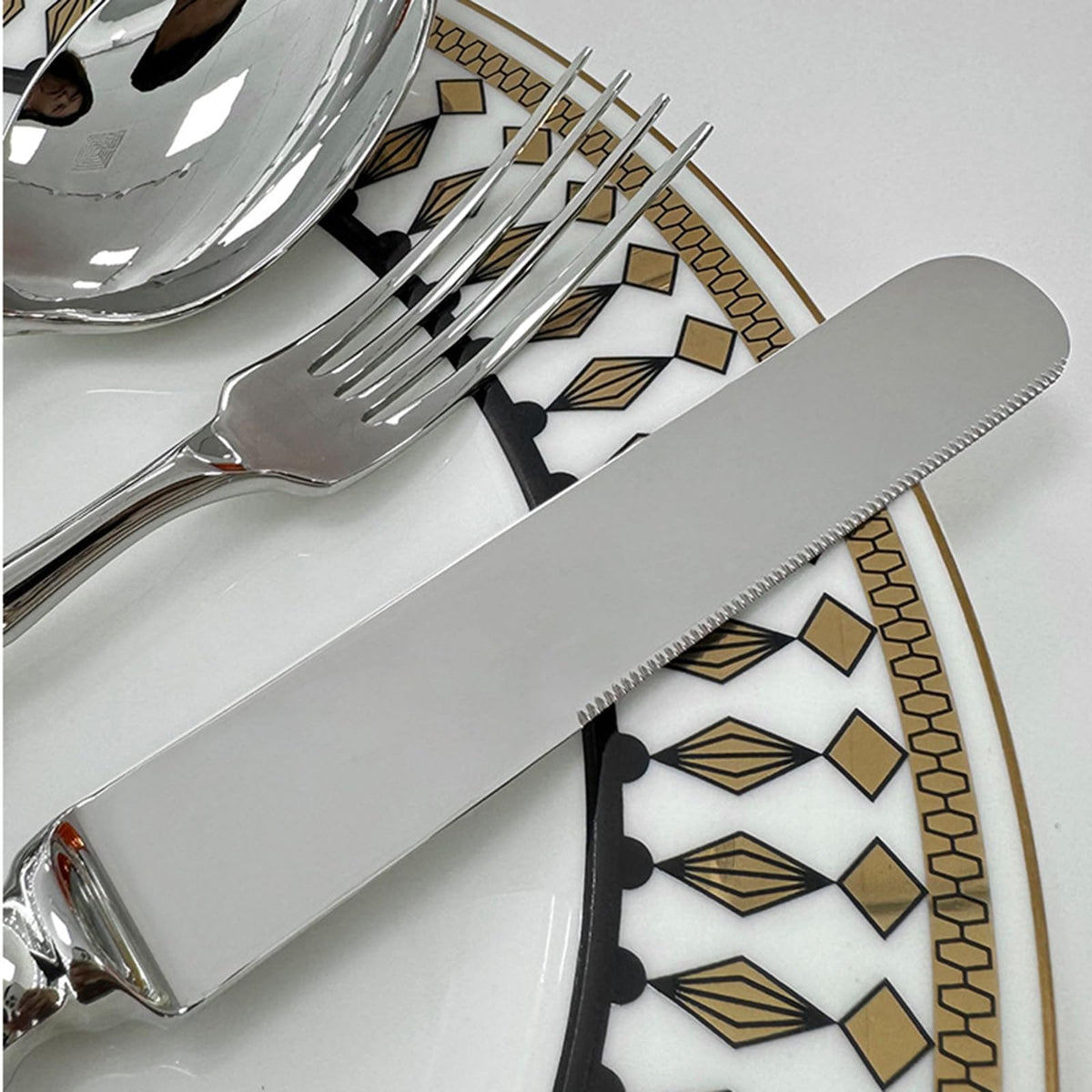 36-pcs Silverware Set with Shell-shaped spoons Cutlery Flatware for 6 Utensils 18/10 Stainless Steel Flatware Sets Utensil Premium Spoons Knife Fork for Kitchen Restaurant Banquet Wedding Christmas