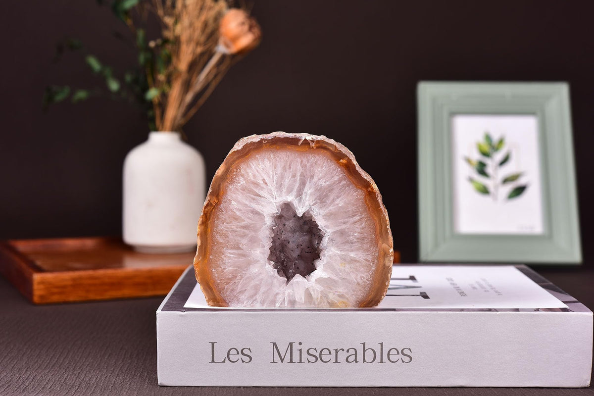 AMOYSTONE Natural Agate Home Decor – Large Agate Geode Stone Natural Brown – Unique Crystal Ornament for Bedroom, Desk (1.5-2 Lbs)