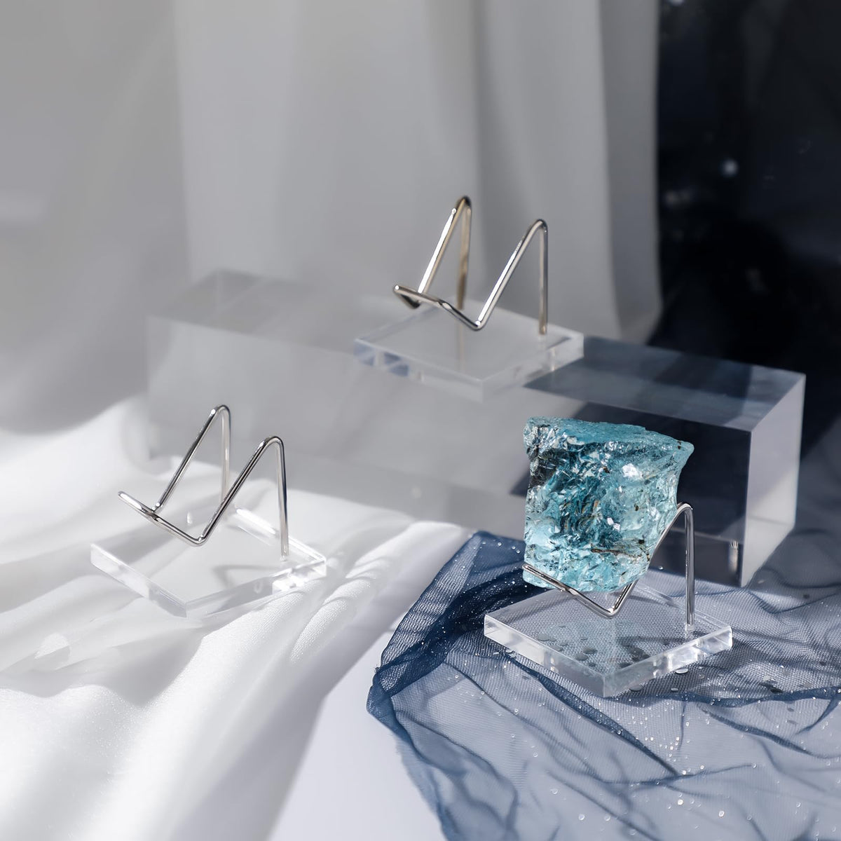 Wenqik 4 Pcs Metal Crystal Display Stand Rock Holder Crystal Display Shelf with Metal Arms Acrylic Pedestal Base for Mineral Gemstone Agate Fossil Coral Geode Jewelry Collectible(Silver,2.5 x 2.5 x 2)