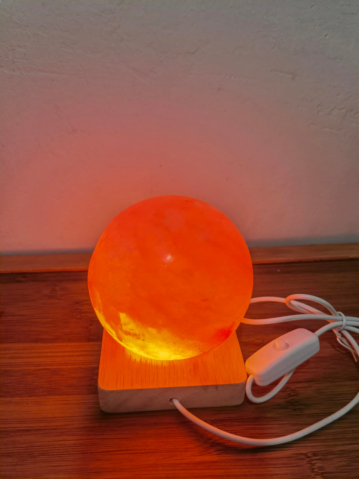 YZYOE USB Colour Gradient Himalayan Salt lamp, Solid Wood Base Atmosphere Decoration Rotundity Salt lamp with Remote Control, Natural Crystal Stone Bedside Night Light, Handmade Crafts.