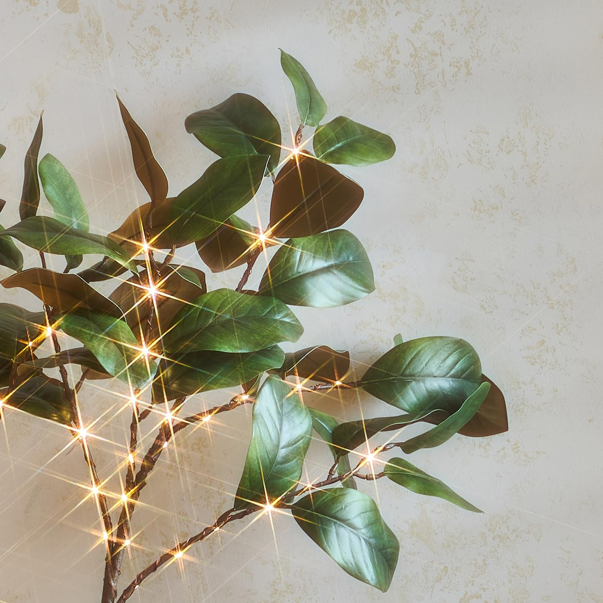 Hairui Lighted Magnolia Tree 4FT 165 LED Fairy Lights, Faux Plant Tree with Lights for Home Holiday Spring Decoration