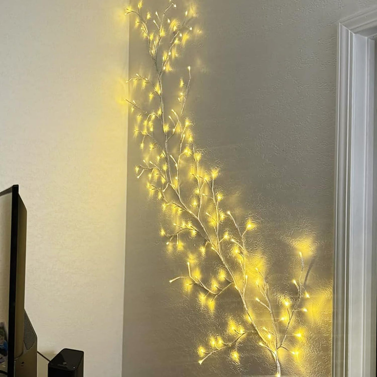 NIDISETPJAS Enchanted Willow Vine Lights with Remote, Christmas Swags Decorations Indoor Room Decor, 18 Branches 144 LEDs Lighted Willow Vine Lights for Walls Bedroom Home Decor, White Branch