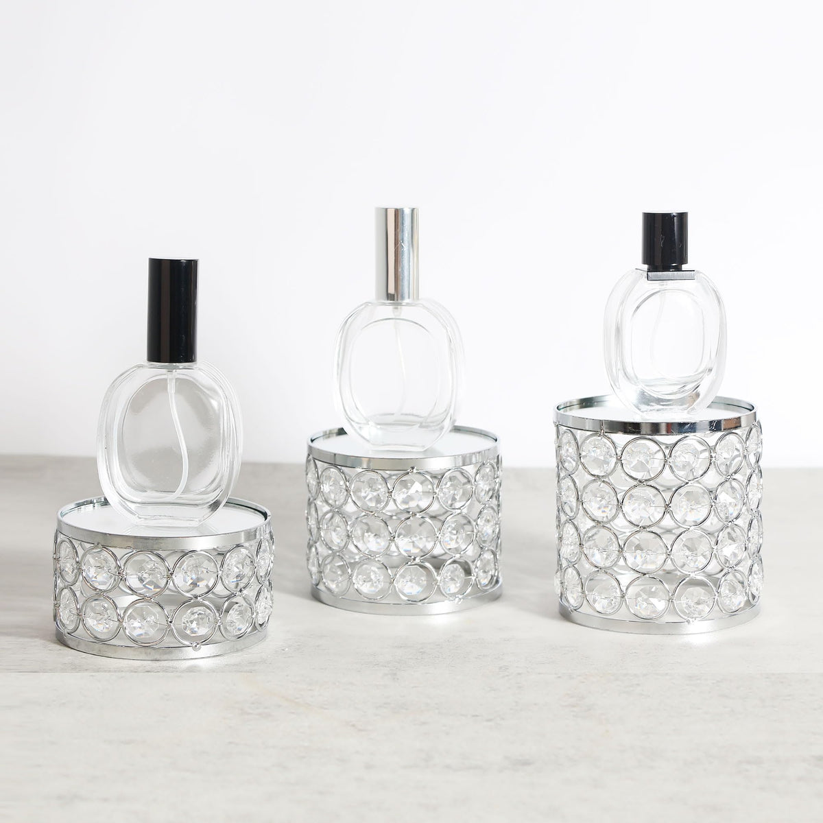 Feyarl 3 Pcs Crystal Display Stands Round Mirrored Risers Decorative Jewelry Perfume Stand Cupcake Figurine Collectible Display Holder for Vanity Table Wedding Home Décor (Silver)