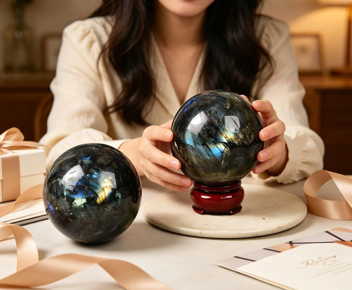 VIZYTOU Natural Blue Labradorite Stone Sphere Polished Rock Ball Healing Crystal Sphere with Stand for Reiki Meditation Home Decor Chakra Balancing Witchcraft 60-70MM/2.3-2.7"