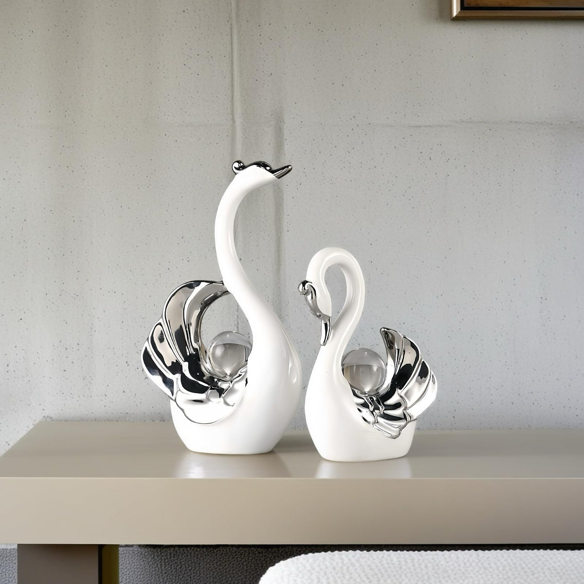 XINDAM A Pair of Swan Figurines Swans Statue with Crystal Ball Model Home Office Display Decorative Craft Living Room Decor (White)