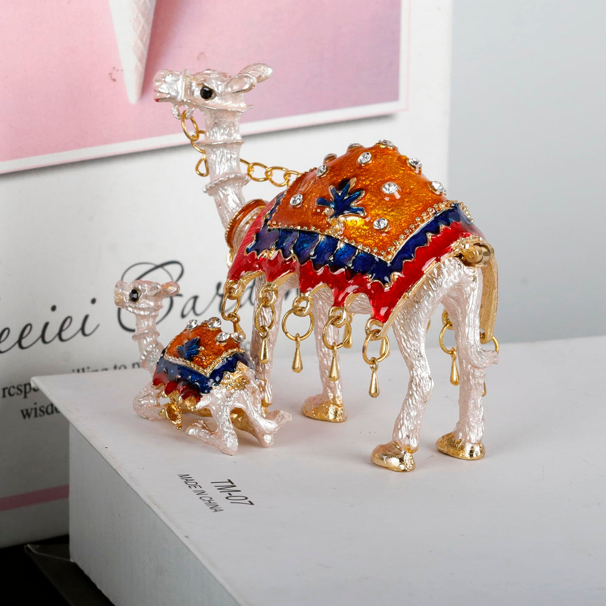 SEVENBEES Hand-Painted Mother-Son Camels Hinged Trinket Box Decoration - Unique Animal Figurine Collectible Gift with Enameled Crystals,Rings, Earrings Storage for Home Decor