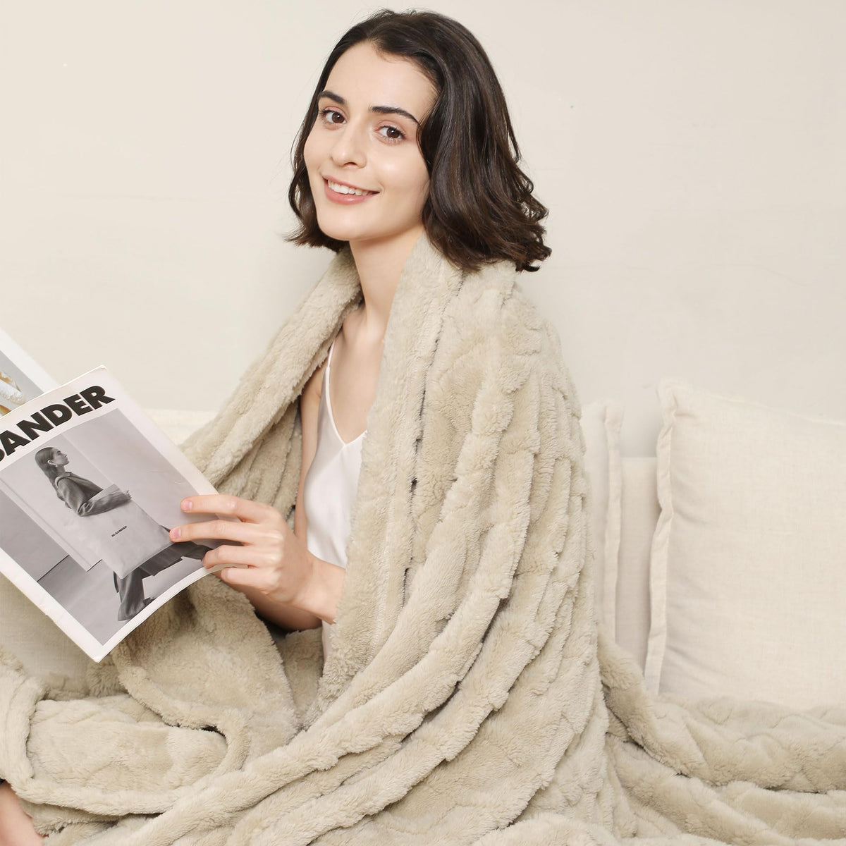 Aganear Fleece Throw Blanket - Cozy Soft Lightweight Fuzzy Throw Blanket for Women Portable Throw Blankets for Couch, Warm Present for Birthday, Christmas, Halloween, Housewarming(50"x60", Khaki)