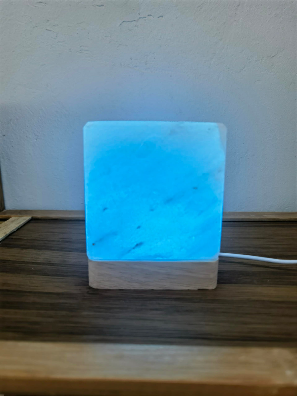 YZYOE USB Colour Gradient Himalayan Salt lamp, Solid Wood Base Atmosphere Decoration Square Salt lamp with Remote Control, Natural Crystal Stone Bedside Night Light, Handmade Crafts.
