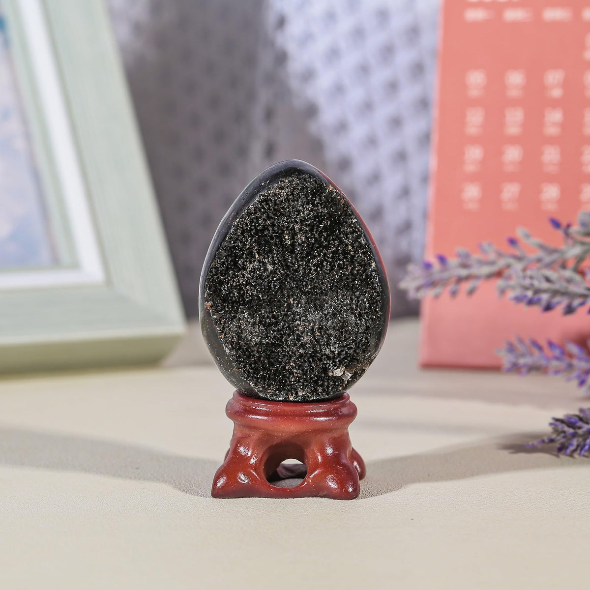 Sportmusies Natural Black Septarian Dragon Stone Geode Cluster Egg with Resin Stand, Decorative Crystal Cluster Egg Figurine for Home Reiki Healing Meditation, 1.57-2.28 inches