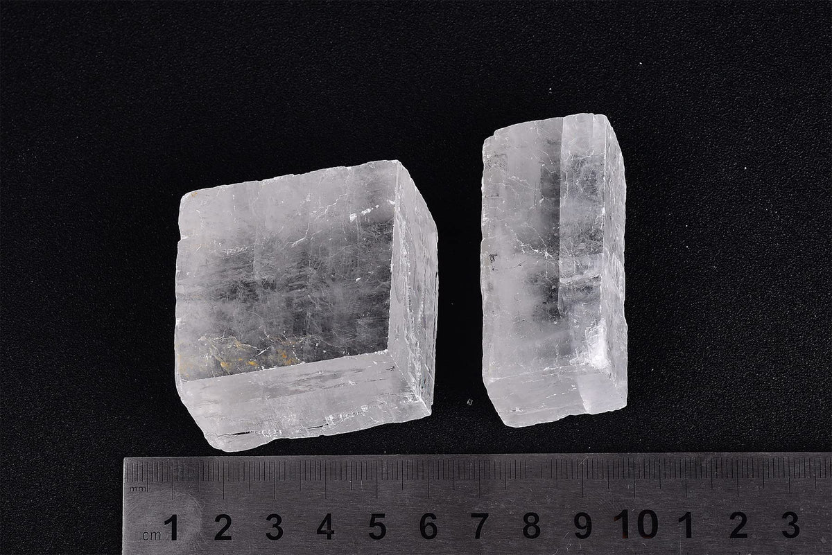 AMOYSTONE 1Lb Bulk Optical Calcite Iceland Spar in Box 7-8 Pcs Irregular White Crystals Rough Stones Raw Crystal Reiki Stone for Home Decor