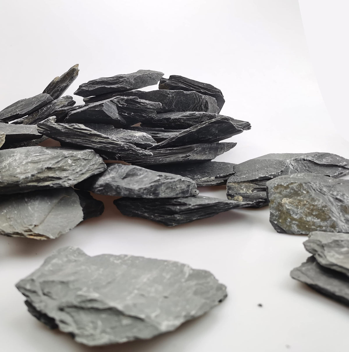 Voulosimi Natural Slate Rocks PH Neutral Stone Perfect Rocks for Aquariums, Landscaping Model,Tank Decoration,Amphibian Enclosures (7.5 LB, 5-7 inch)