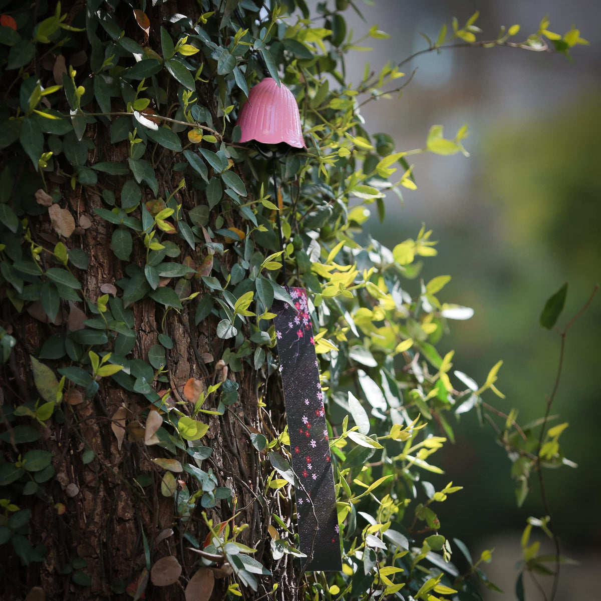 A.F.N.A.L Japanese Wind Chime Cast-Iron Outdoor Ornament for Garden, Patio & Balcony, Hanging Metal Wind-Bell Decoration Gift, Blessing Pendant Windchimes & PVC Wind-Catcher, Pink Flower