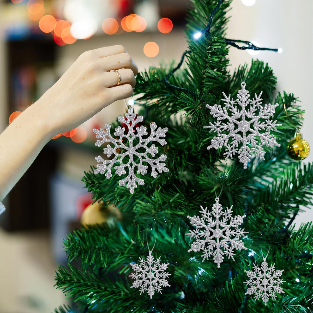 36pcs Christmas Silver Snowflake Ornaments Plastic Glitter Snow Flakes Ornaments for Winter Christmas Tree Decorations Size Varies Craft Snowflakes