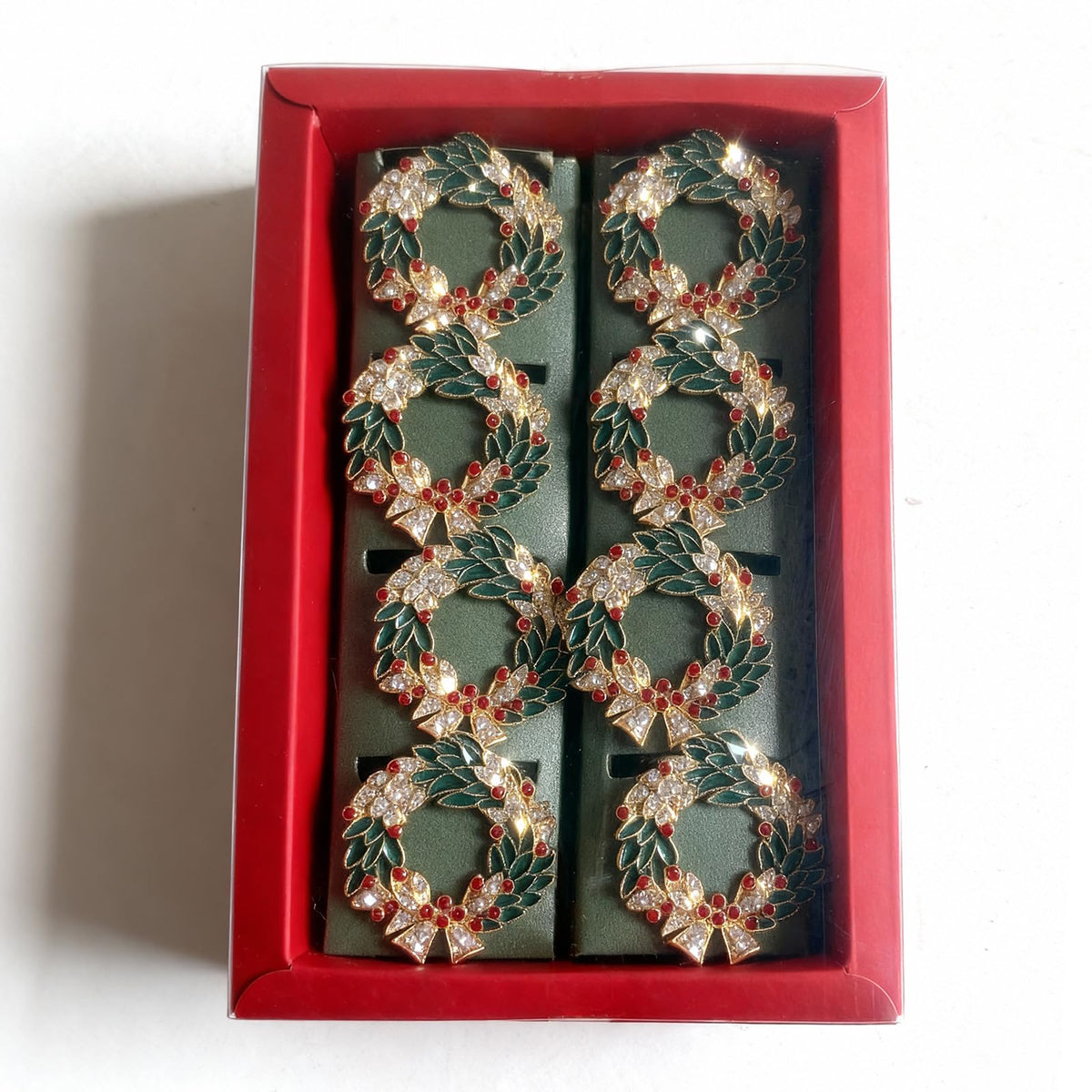 Christmas Wreath Napkin Rings Set of 8, Enamel Berry Gold Alloy Napkin Holders, Holiday Table Decor for Christmas Dinner Place Settings