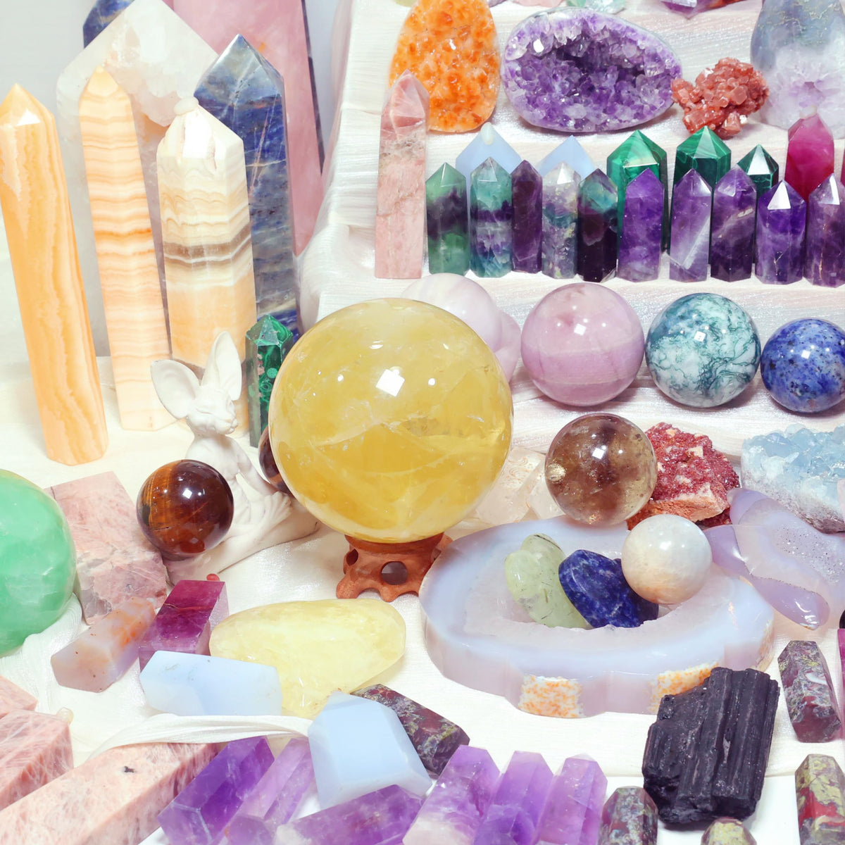 CrystalHola 1lb Mystery Crystal Box, Randomly Selected with Polished Natural Crystal for Home Office Decoration, Birthday Gifts