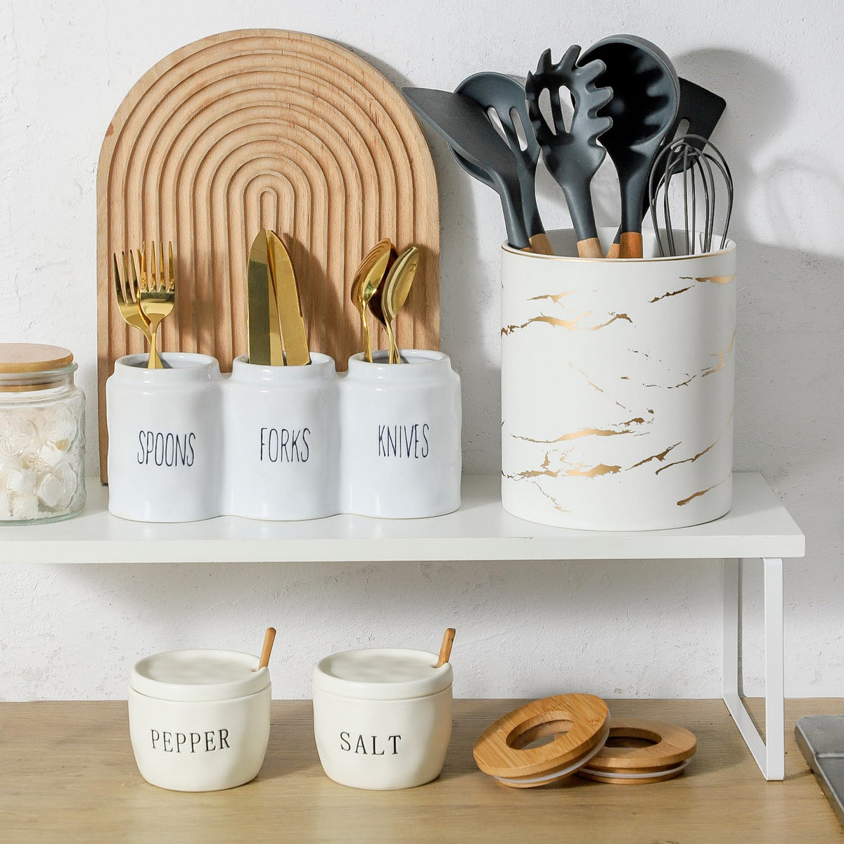 Howise 2 Pack Salt and Pepper Bowls Set, Ceramic Salt and Pepper Containers with Lid and Spoon, White Salt Pepper Holder Set, Salt Box Dish with Lid