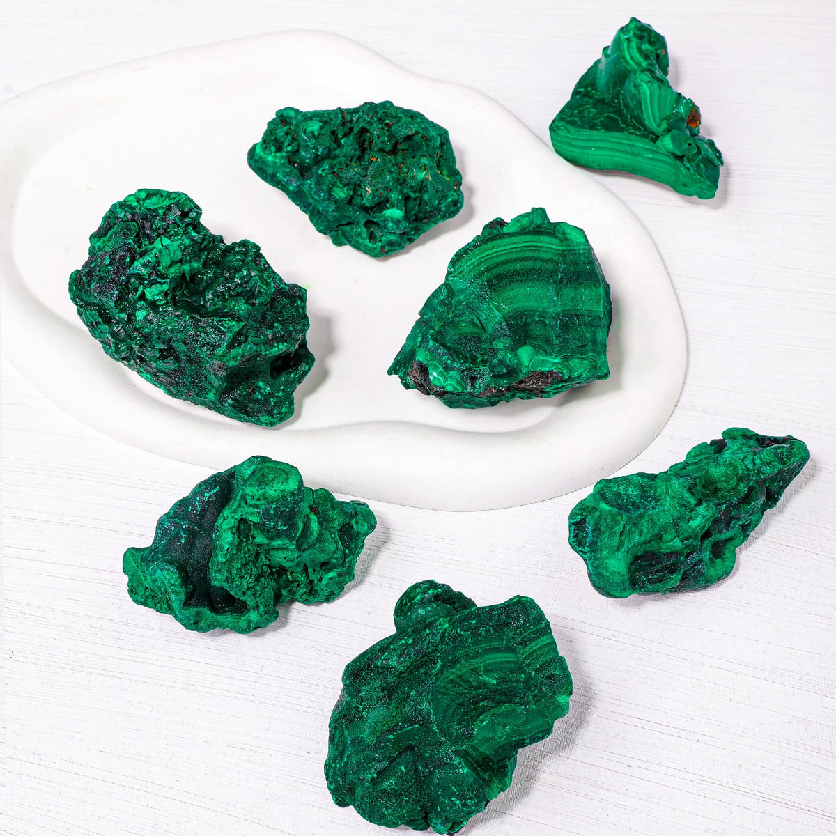 Apengshi Natural Malachite Crystal Stone 0.11-0.22lb Raw Malachite Stone Irregular Rough Malachite Mineral Specimen Original Shape Healing Crystal Gem Worry Relief Stress with Gift Box