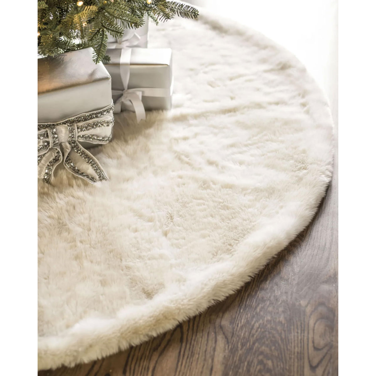 Balsam Hill Lodge Faux Fur Christmas Tree Skirt - Premium Rustic and Luxurious Fur Accents in Brown and Ivory for Tree Decor, Ivory, 60"