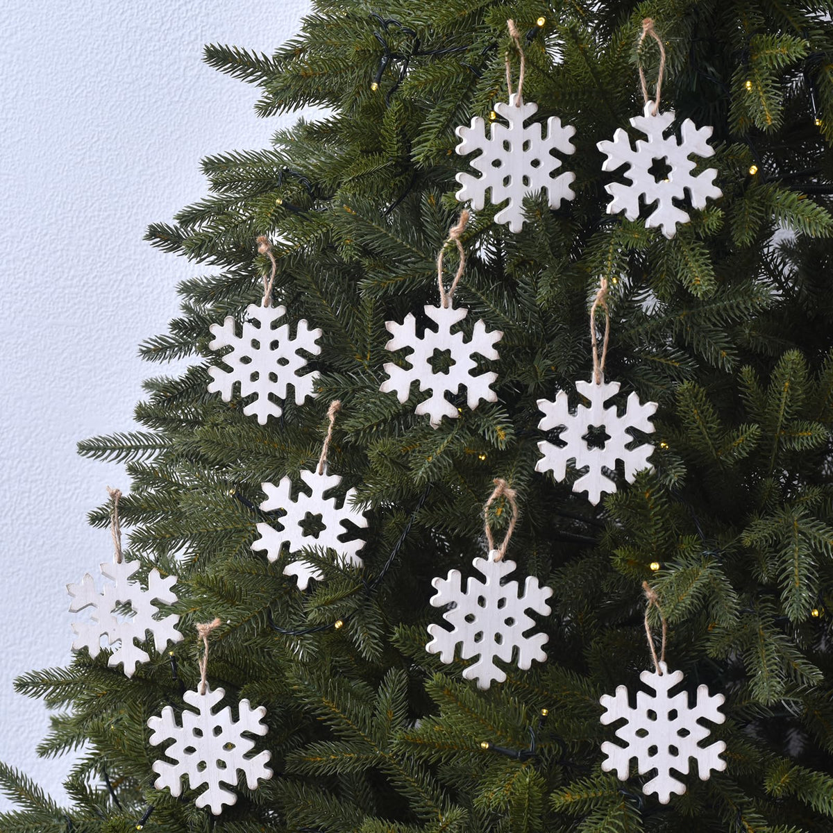 12Pcs Wooden Snowflake Ornaments for Christmas Tree, Rustic Snowflake Decorations with Jute Rope, Unfinished Wood Snowflakes Cutouts for Holiday DIY Crafts, Farmhouse Xmas Decor (12pcs)