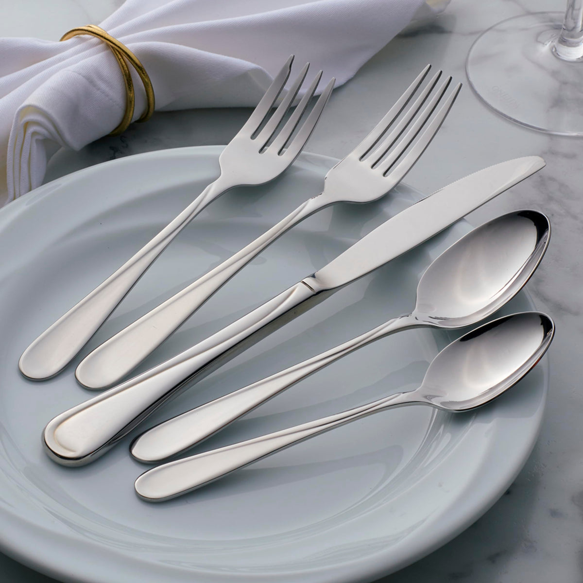 Oneida Silverware Set, Flight Everyday Flatware 6-Piece Teaspoons Set, Service For 6, Mirror Finish 18/0 Stainless Steel, Rust Resistant Dishwasher Safe, Home & Kitchen Utensils (Silver 6 Pieces)