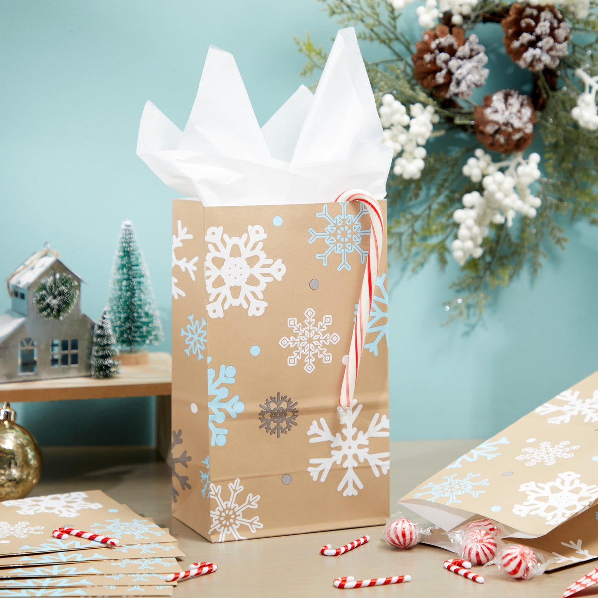Juvale Paper Winter Gift Bags - 36 Count, 5.15 x 3.2 x 8.5 In, Red & White Snowflake - Reinforced Tear-Resistant Bottom - Snowflake Party Favor & Treat Bags for Snacks & Treats