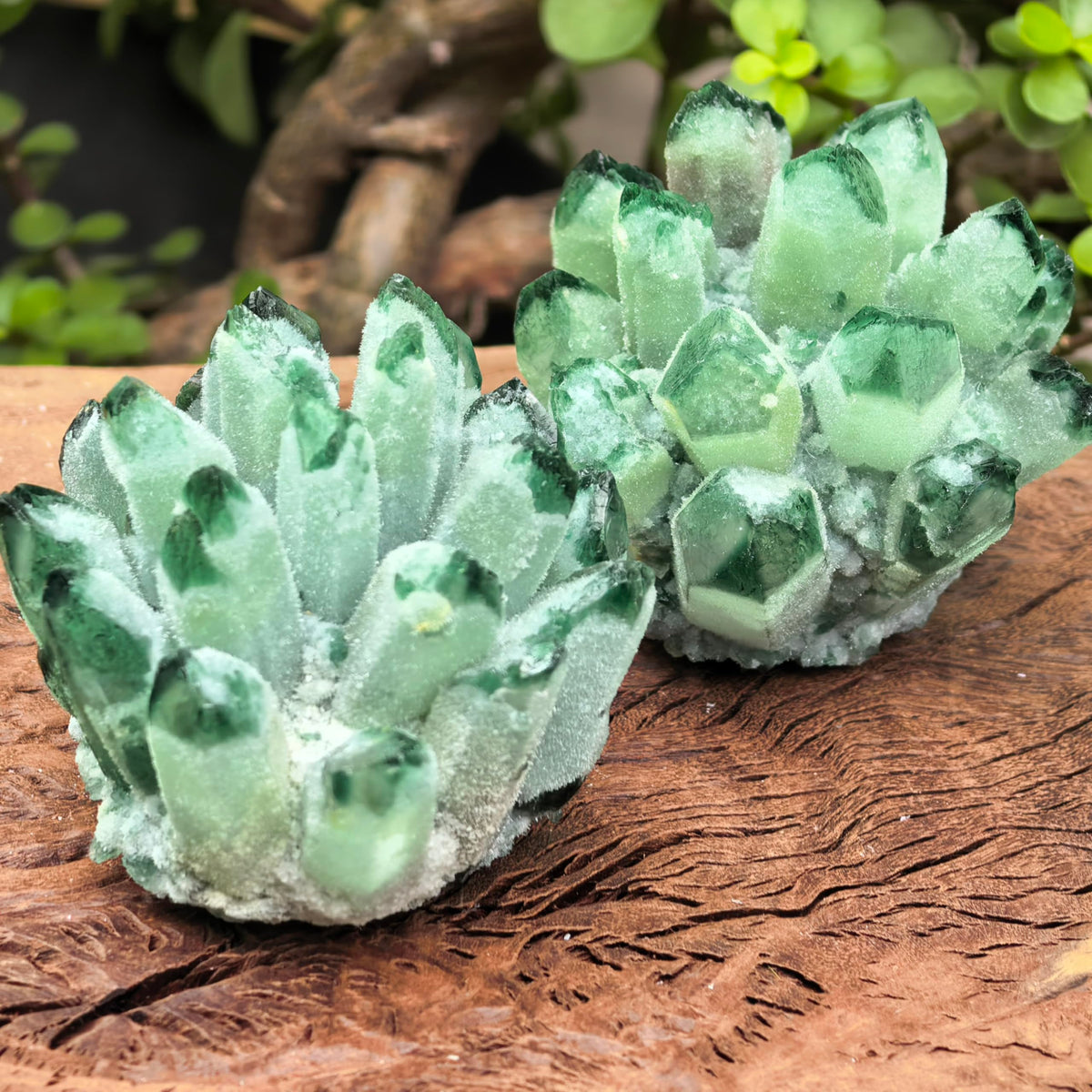 Natural Crystal Cluster Quartz Carved Crystal Sculpture Reiki Healing Stone Home Decor Mineral Specimen Crystal Gift Collection (Green Ghost Crystal)